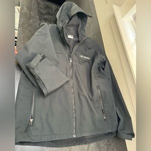 Columbia lightweight, soft shell company jacket XL in black with fleece lining.
